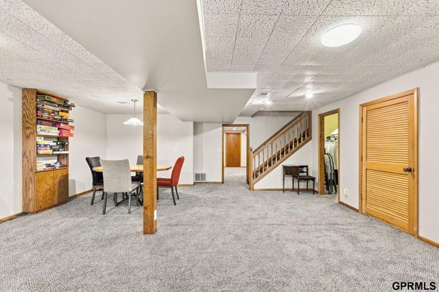 10320 Hilltop Road, Omaha, NE 68134