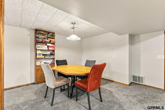 10320 Hilltop Road, Omaha, NE 68134