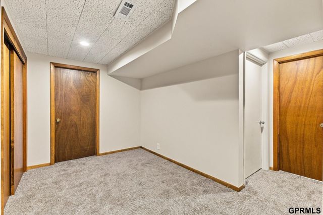 10320 Hilltop Road, Omaha, NE 68134