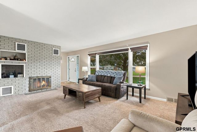 10320 Hilltop Road, Omaha, NE 68134
