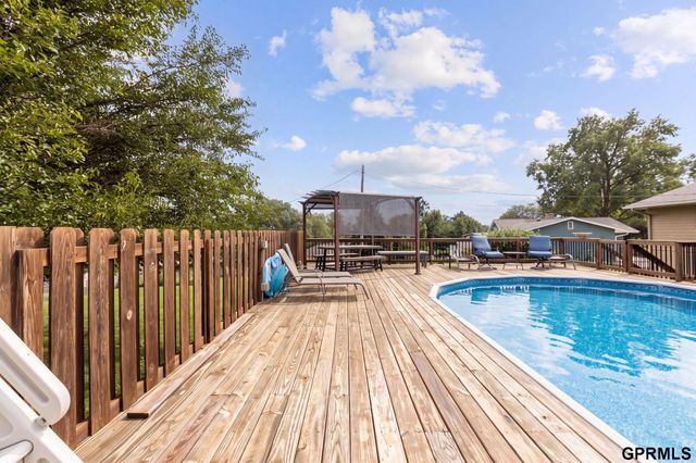 10320 Hilltop Road, Omaha, NE 68134