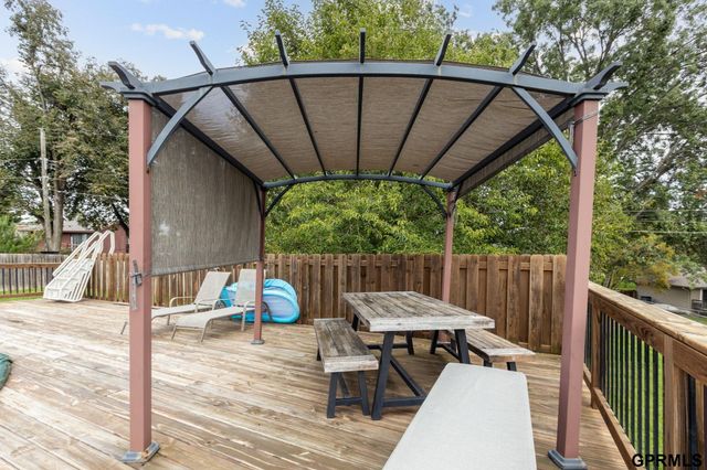 10320 Hilltop Road, Omaha, NE 68134
