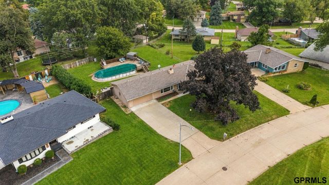 10320 Hilltop Road, Omaha, NE 68134