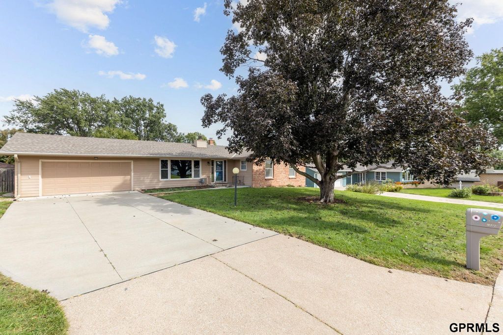 10320 Hilltop Road, Omaha, NE 68134