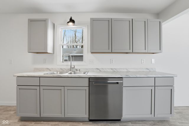 1008 E 7th Street, Greenfield, IN 46140