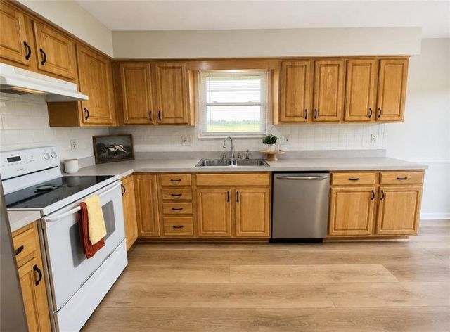 20701 Walker Road, Spring Hill, KS 66083