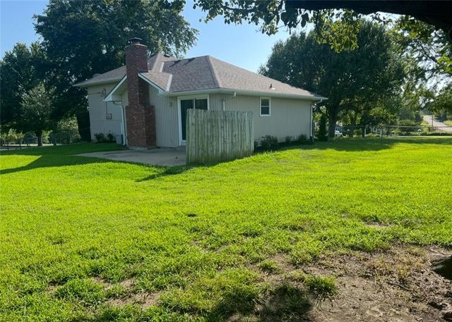 20701 Walker Road, Spring Hill, KS 66083