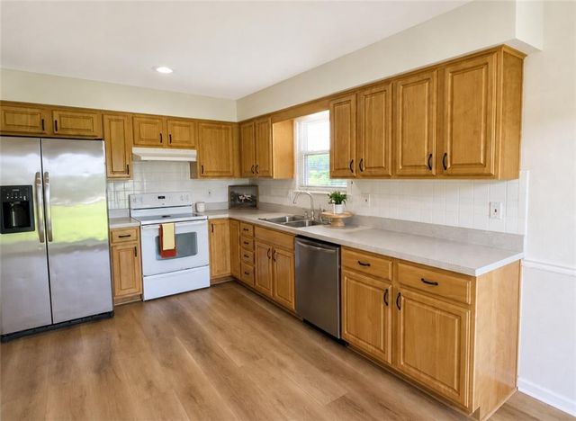 20701 Walker Road, Spring Hill, KS 66083