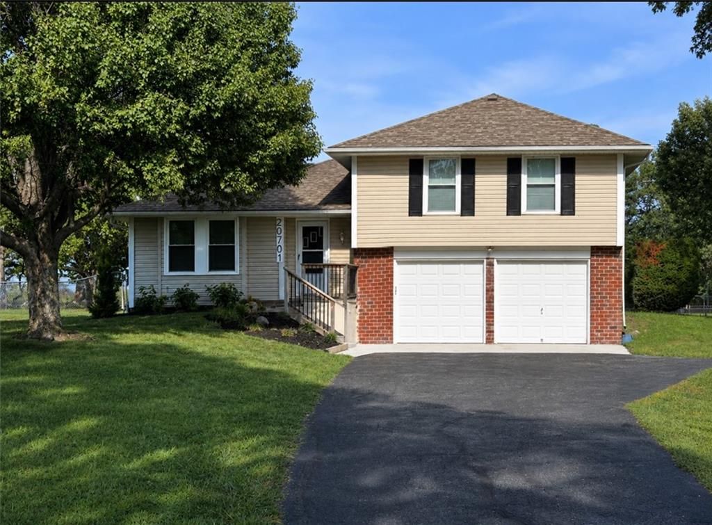 20701 Walker Road, Spring Hill, KS 66083