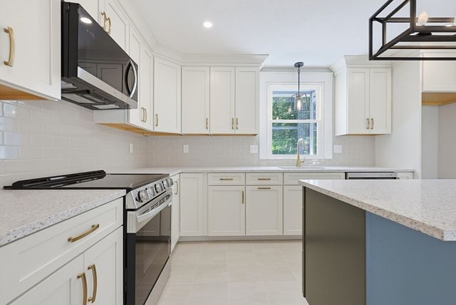 13 Fairway Lane, Medway, MA 02053
