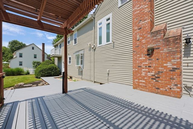 13 Fairway Lane, Medway, MA 02053