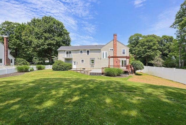 13 Fairway Lane, Medway, MA 02053