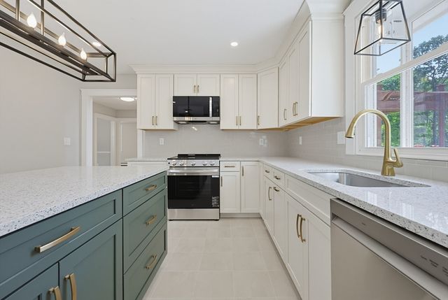 13 Fairway Lane, Medway, MA 02053