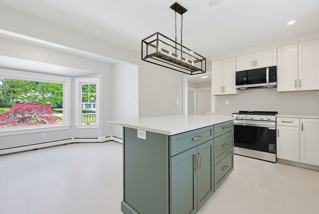 13 Fairway Lane, Medway, MA 02053