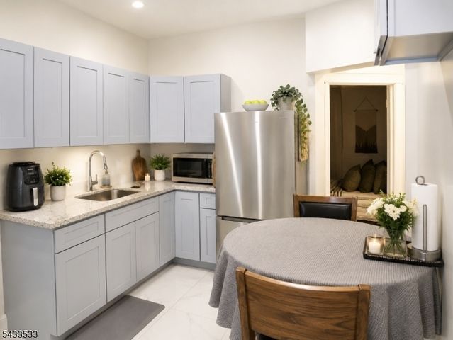 183 N Munn Ave, East Orange City, NJ 07017