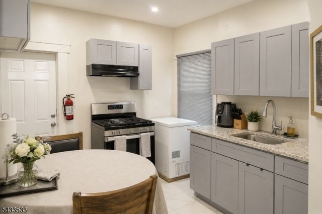 183 N Munn Ave, East Orange City, NJ 07017