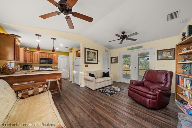 1554 N Oak Park Avenue, Avon Park, FL 33825