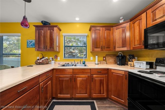 1554 N Oak Park Avenue, Avon Park, FL 33825