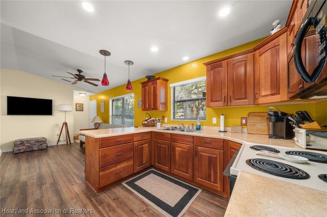 1554 N Oak Park Avenue, Avon Park, FL 33825