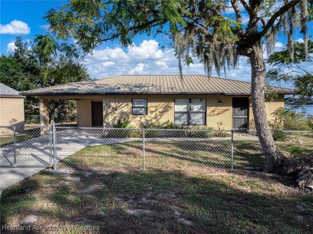 1554 N Oak Park Avenue, Avon Park, FL 33825