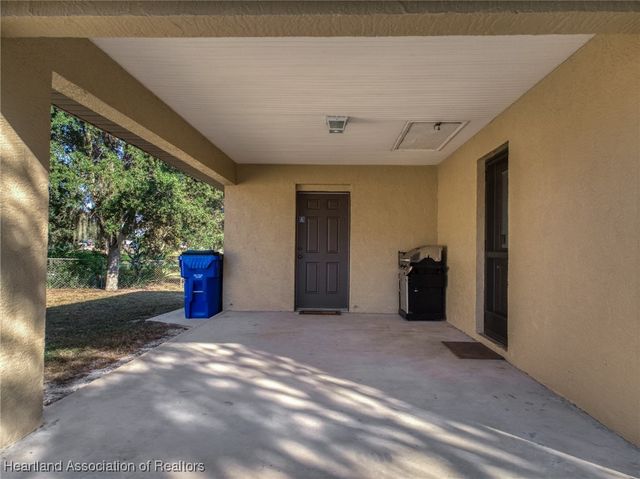 1554 N Oak Park Avenue, Avon Park, FL 33825