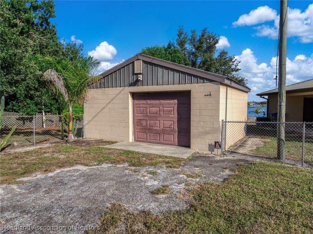 1554 N Oak Park Avenue, Avon Park, FL 33825