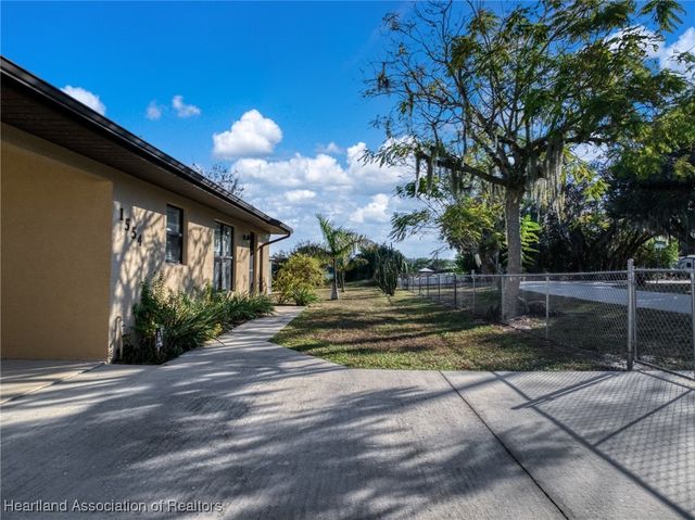 1554 N Oak Park Avenue, Avon Park, FL 33825