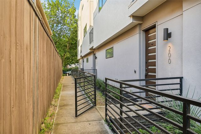 5914 Lindell Avenue 200, Dallas, TX 75206