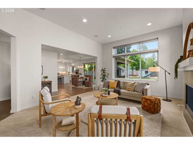 5540 Sw BRUGGER St, Portland, OR 97219