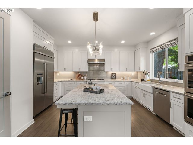 5540 Sw BRUGGER St, Portland, OR 97219