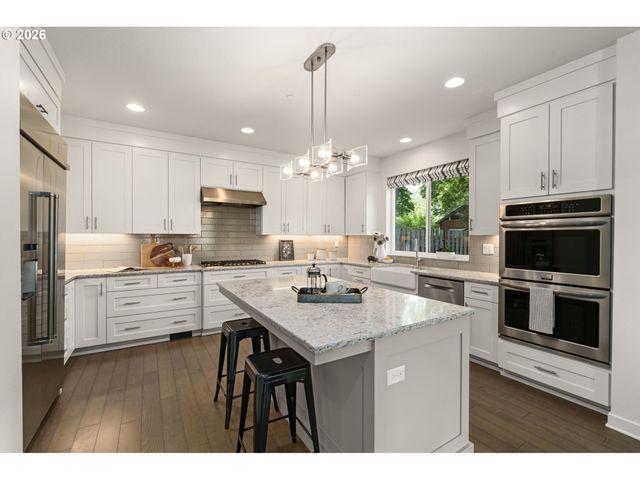 5540 Sw BRUGGER St, Portland, OR 97219