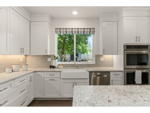 5540 Sw BRUGGER St, Portland, OR 97219
