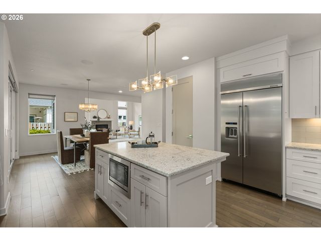 5540 Sw BRUGGER St, Portland, OR 97219