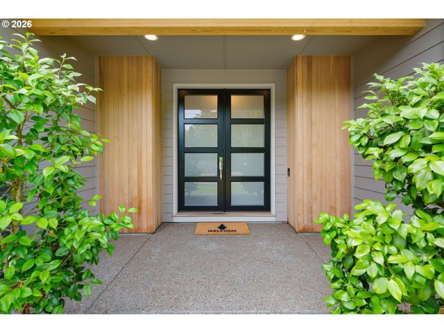 5540 Sw BRUGGER St, Portland, OR 97219