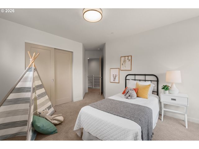 5540 Sw BRUGGER St, Portland, OR 97219