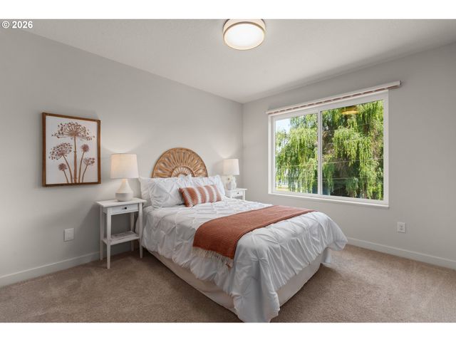 5540 Sw BRUGGER St, Portland, OR 97219