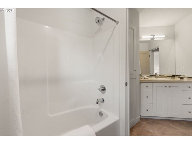 5540 Sw BRUGGER St, Portland, OR 97219