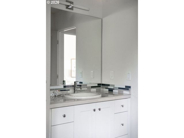 5540 Sw BRUGGER St, Portland, OR 97219