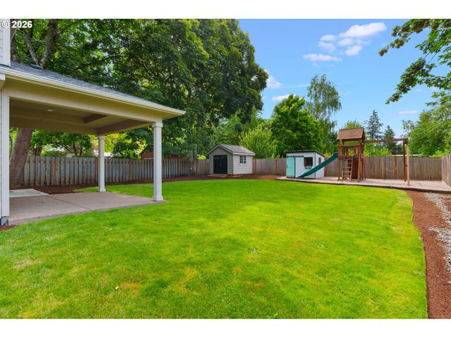5540 Sw BRUGGER St, Portland, OR 97219