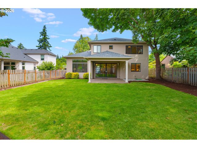 5540 Sw BRUGGER St, Portland, OR 97219