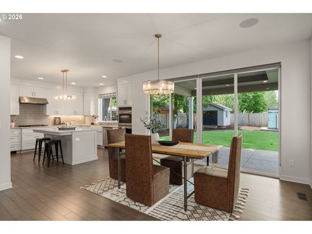 5540 Sw BRUGGER St, Portland, OR 97219