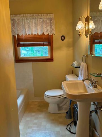 2120 Valmont Avenue, Eau Claire, WI 54701