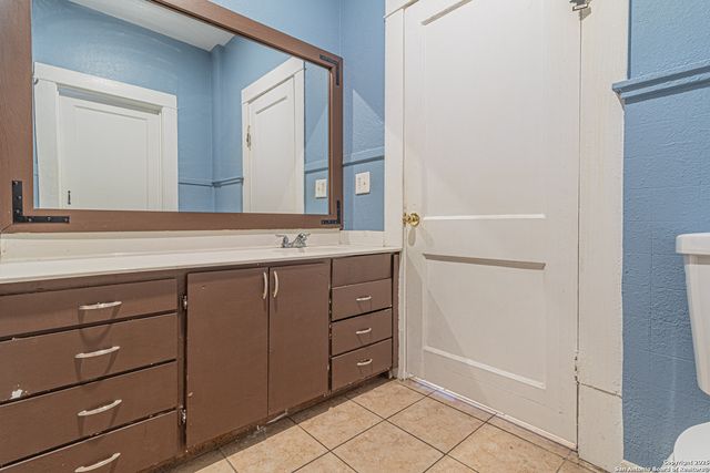 1123 S Hackberry, San Antonio, TX 78210