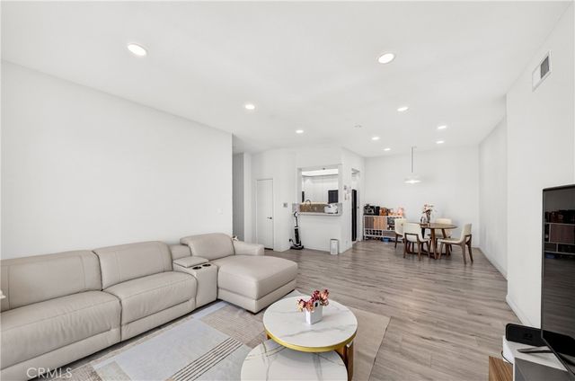 533 S St Andrews Place 408, Los Angeles, CA 90020