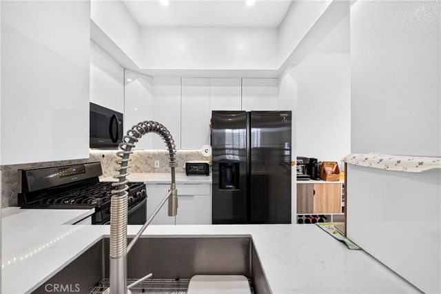 533 S St Andrews Place 408, Los Angeles, CA 90020