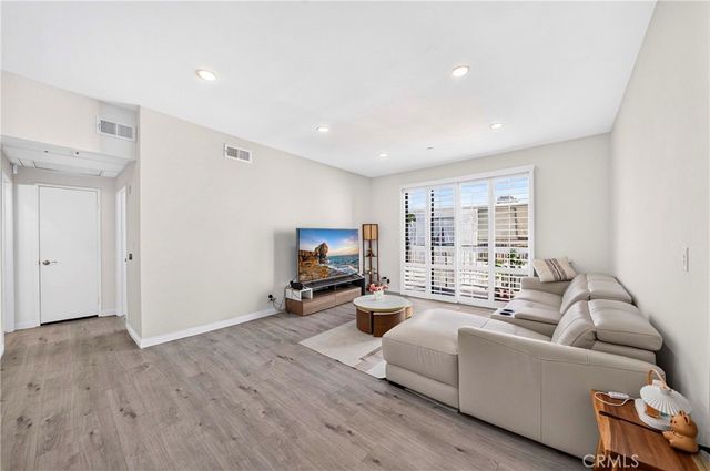 533 S St Andrews Place 408, Los Angeles, CA 90020