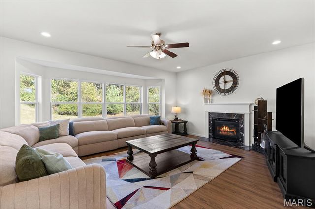 1389 Red Oak Plantation Drive, Ballwin, MO 63021