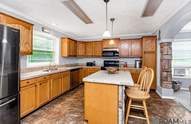 20126 Steve Hughes Rd, Walker, LA 70785