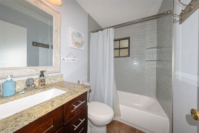 15581 Old Olga RD, Alva, FL 33920