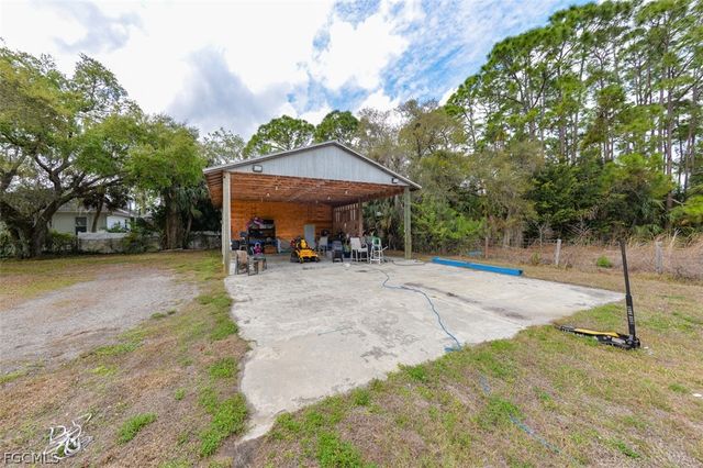 15581 Old Olga RD, Alva, FL 33920